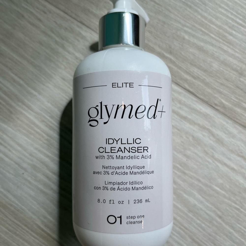 White Cleanser & Exfoliant Skincare